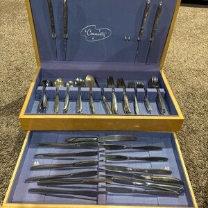 Elegant Silver Flatware Set with Classic Design